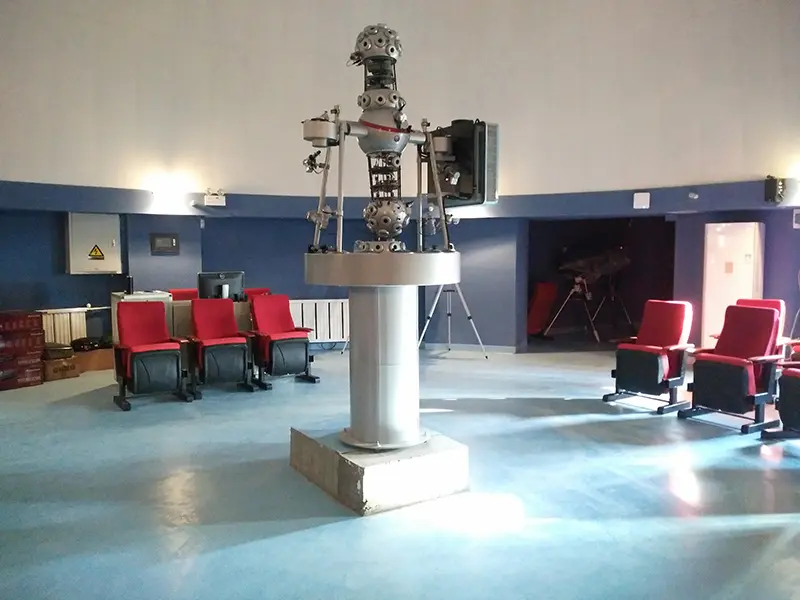 Optical-Planetarium-Projector-with-a-Digital-Projectornnf